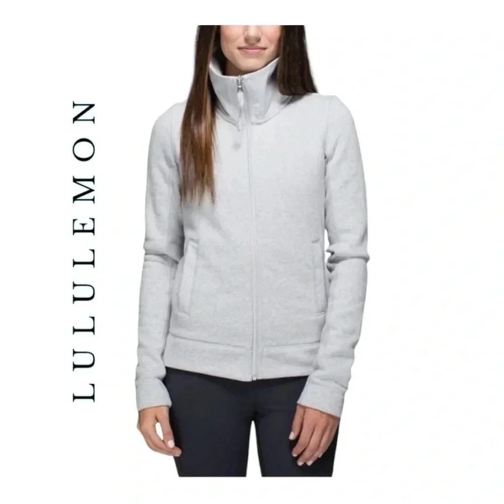 1640. LULULEMON GRAY EN ROUTE JACKET SIZE 6 ZIPPER‎ DETAIL IN BACK COLLARED